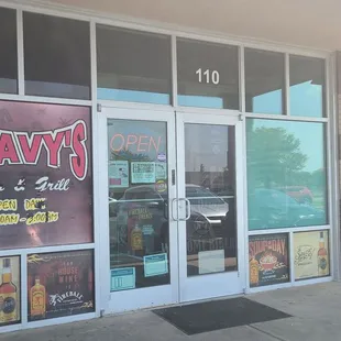 the entrance to heavy's