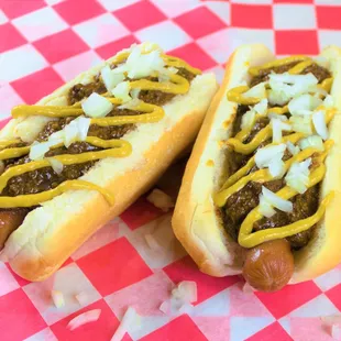 Filly (chili) dogs with mustard and onion
