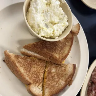 Grits and toast