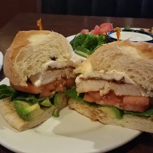 Avacado Chicken on Croissant w. Side salad