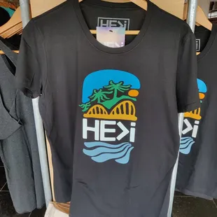 This dark background makes the bridge in Haleiwa look better!