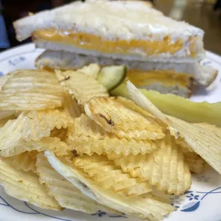 Toasted Cheese With Potato Chips