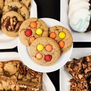 a variety of cookies