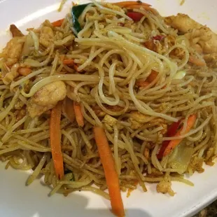 Singapore noodles with chicken