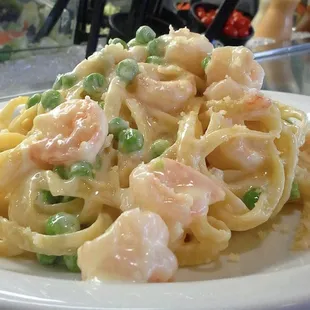 Creamy Shrimp Fettuccine with Peas