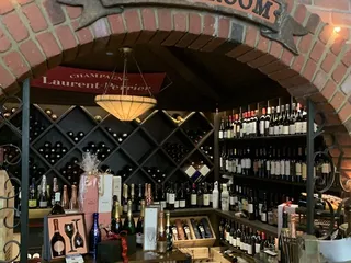 Mission Hills Liquor