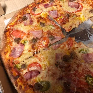 Grease and barely any toppings