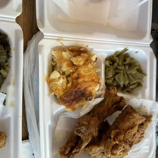 Fried chicken Mac and green beans
