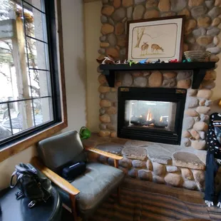 Fabulous comfy place with terrific baristas and cashiers. Can't beat the location