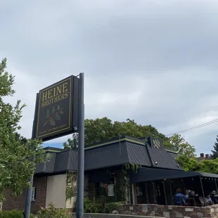 the outside of the restaurant