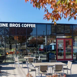 the outside of a coffee shop