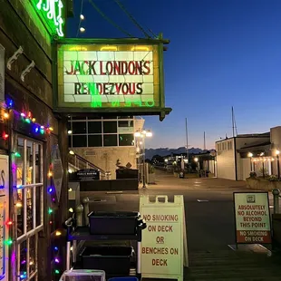 the outside of the restaurant