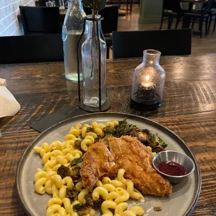 food, chicken wings and fried chicken