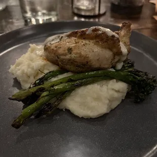Special: Chicken with maple sauce, mashed potatoes and broccolini