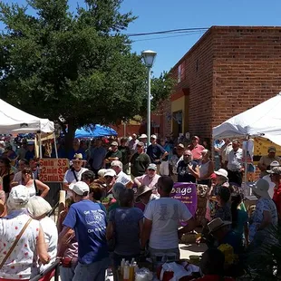 a large crowd of people