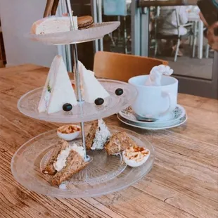 Yummy! The tea service for one!