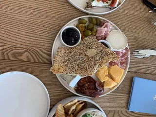 The Apron Kitchen & Bar