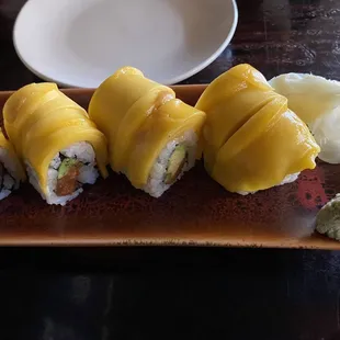 Mango spicy tuna roll