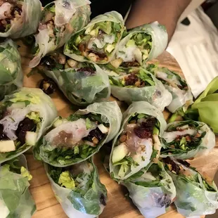 Baby Lettuce, Figs, Caramelized Red Onion, Feta Cheese &amp; Lemon Balsamic Vinaigrette Salad Bits