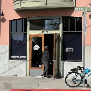 Entrance from Sacramento &amp; Blake
