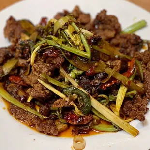 a plate of beef and vegetables