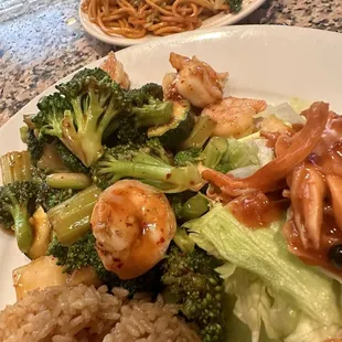 Kung Pao Shrimp (tasteless) The chicken salad was ok. ‍