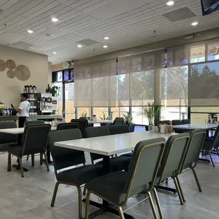 Roomy &amp; comfortable dining room