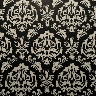 Wallpaper in the bathroom