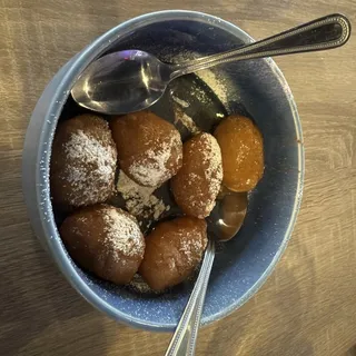 6 Loukoumades
