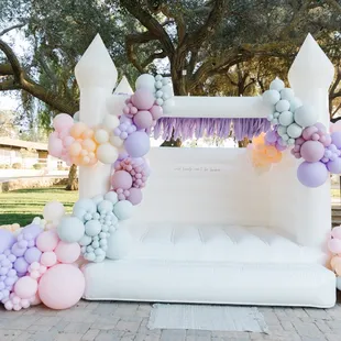 12x10 WHITE BOUNCE HOUSE with BALLOONS