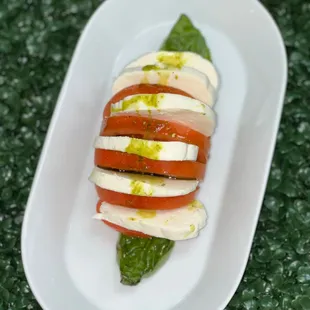 Margarita Island style fresh tomatoes, mozzarella cheese, spanish olive oil and basil.