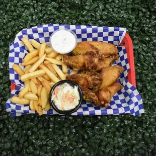 Lemmon pepper chicken wings served with French fries.