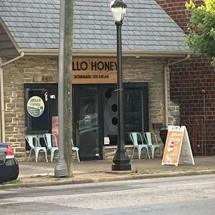 Hello honey Out side the pleasant ridge location