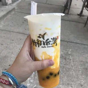 If ur looking for a dreamy creamy treat in the depths of DepaulspaceTM, look no further than Hello Jasmine and this amazing mango boba thing