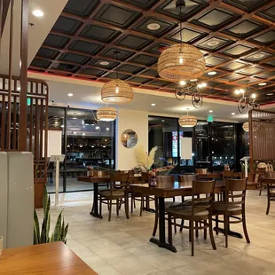 Dining area. Love the decor. Nice and clean.