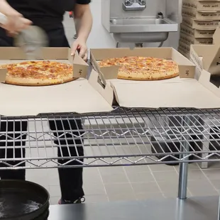 Large pepperoni pizza