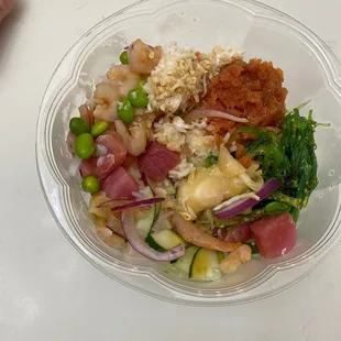 Poke bowl tuna and shrimp