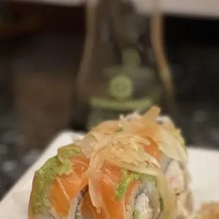 F26. Sweet Onion Salmon Roll(8pcs)
