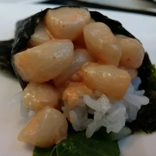 H6. Spicy Scallop Hand Roll