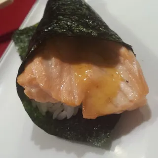 salmon hand roll