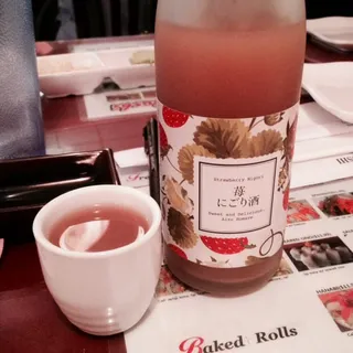STRAWBERRY NIGORI SAKE ( 300 ml )