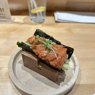 Spicy tuna handroll