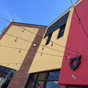 the outside of the restaurant