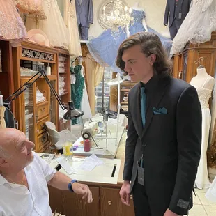 Marv and Devon chatting on his look.