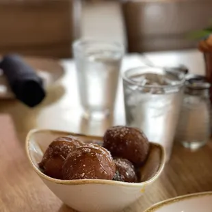 HOUSE-MADE DONUTS V