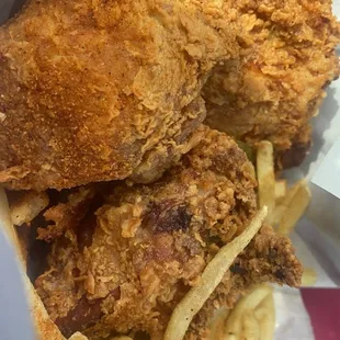 chicken wings and fried chicken, fried chicken wings, chicken wings, poultry, food, bbq wings, bbq chicken, fried chicken, chicken