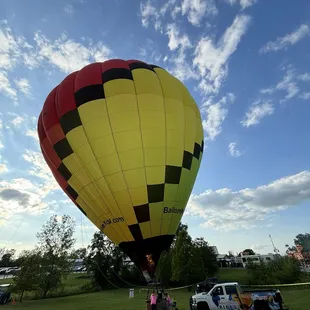 Tethered, hot air balloon rides