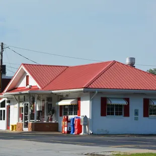 a view of the outside of a restaurant