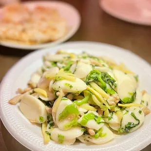 4. Snow Cabbage Shredded Pork Rice Cake | Instagram: gaogirlsgrubbin