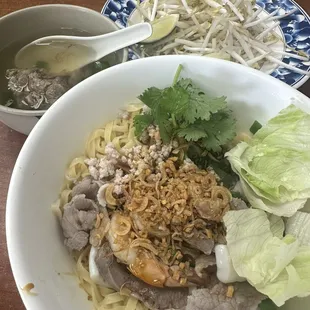 Seafood Mee  (Pan Fried Noodles)